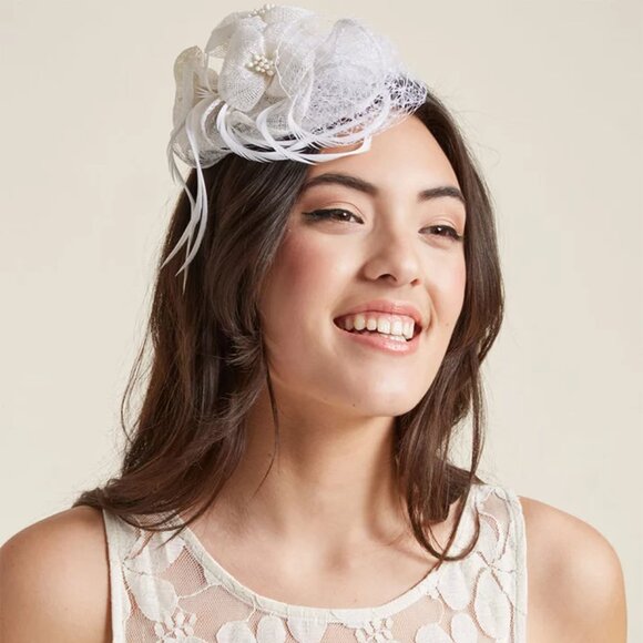 Modcloth Accessories - NWT! Beautiful Fascinator On Headband - White Mesh Netting Veil White Flower